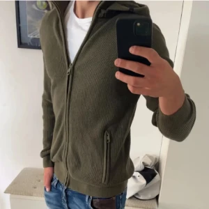 Eftertraktad Indicode tröja (slut överallt) - Använd runt 5-10 gånger( nyskick) inga defekter 