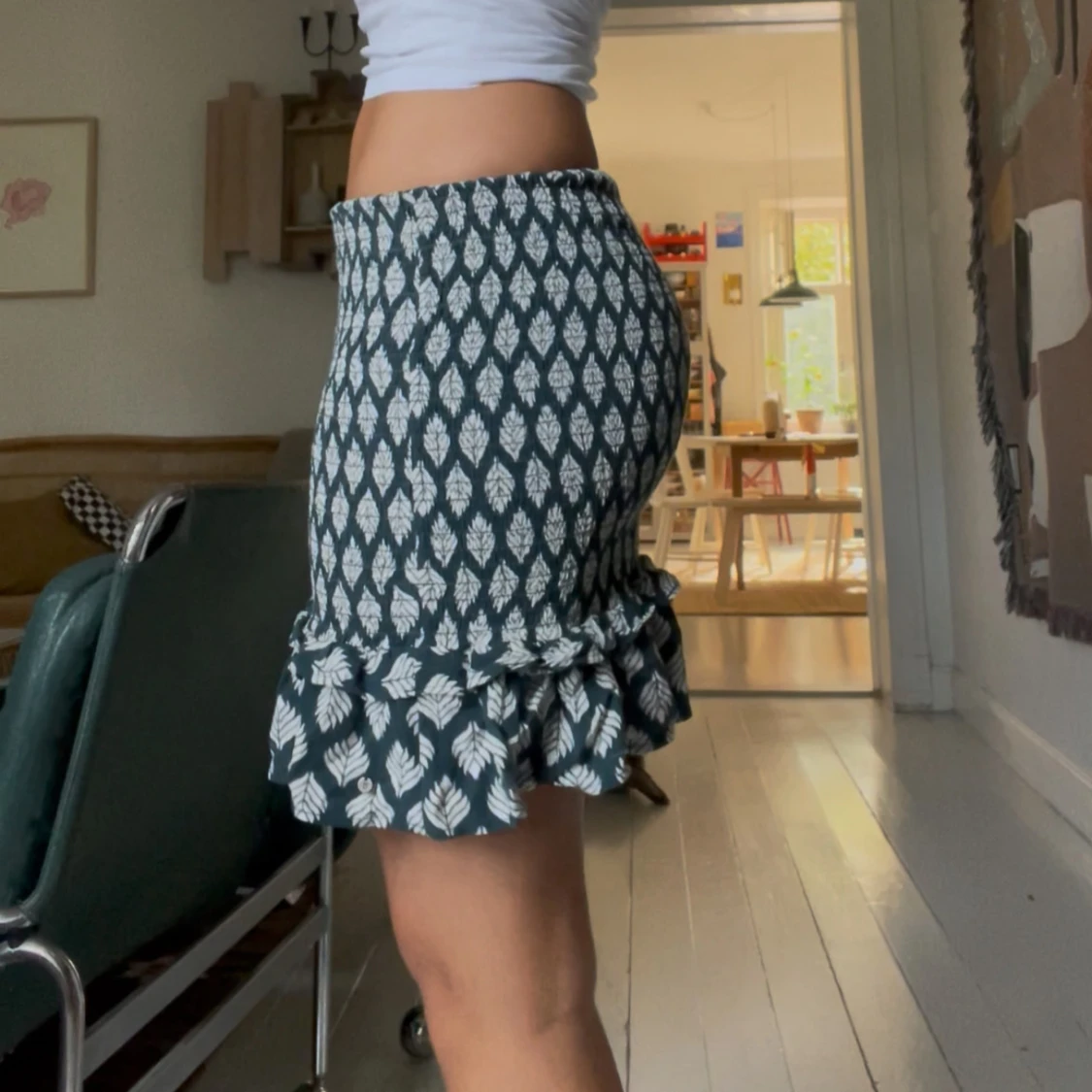 Mönstrad volangkjol i bomull