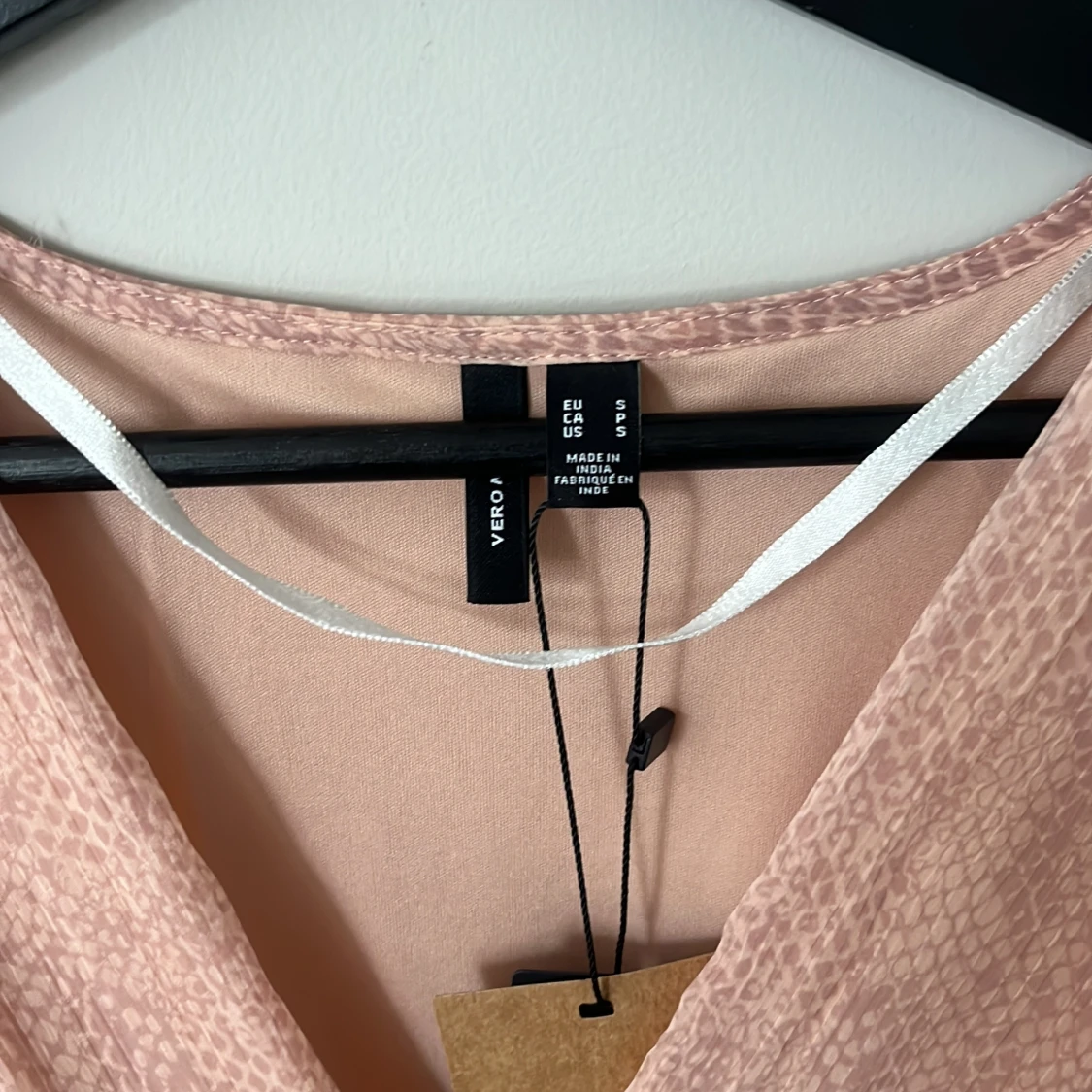 Ljusrosa kortklänning från Vero Moda - 1