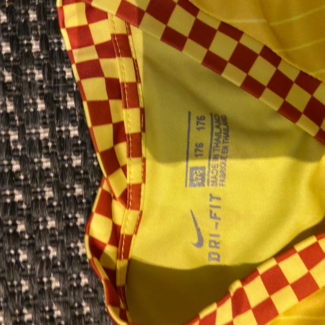 Liverpool Salah bortatröja Nike gul - 2