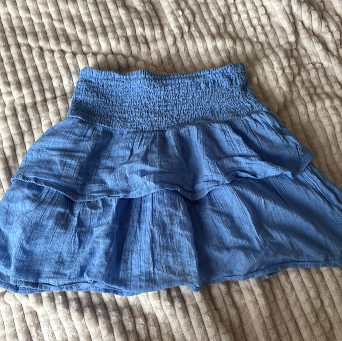 Blå volangkjol från Gina Tricot - 1