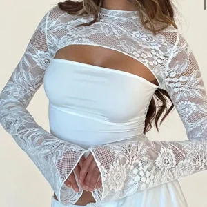 Spetslångärmad topp - Nyskick, från Venderby’s🤍