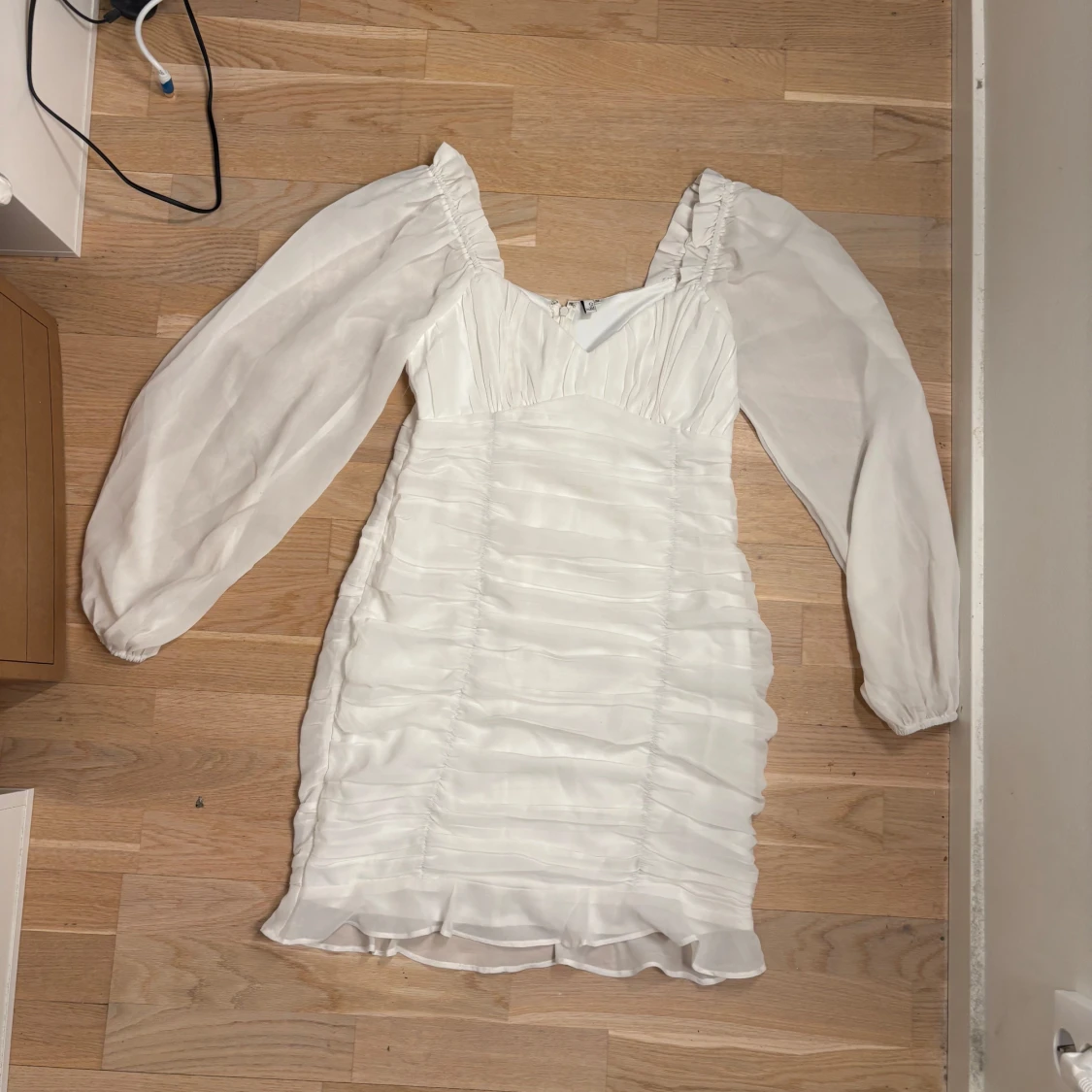 Vit klänning från NLY Trend