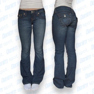 Lågmidjade True Religion Bootcut Jeans Becky💙 - Nyskick! storlek w26 • Mått: Längd: 98 cm Innerbenslängd: 76cm midjebredd: 37 cm lårbredd: 22 cm Benöppning: 21cm • Vid frågor, meddela här! 💙