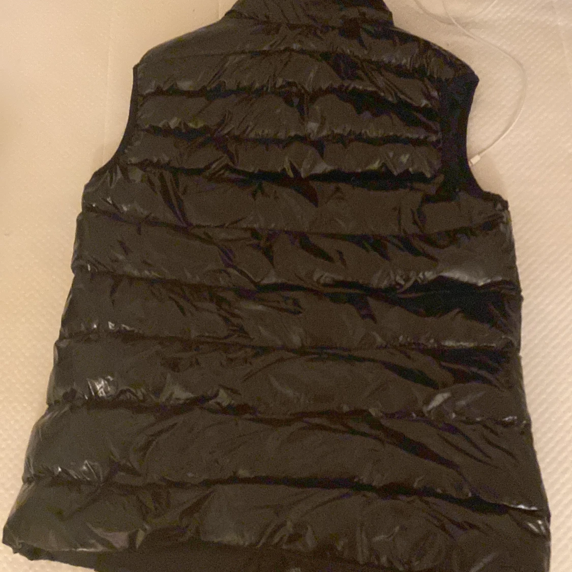 Svart glansig dunväst från Moncler - 2