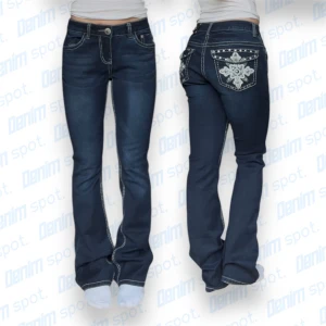 Sexy couture bootcut jeans - storlek ~S (kolla mått) • Mått: Längd: 103 cm Innerbenslängd: 81 cm midjebredd: 34,5cm lårbredd: 24,5 cm Benöppning: 20,5 cm • Jeansen är i stretchigt tyg. Fint skick. Inga märkbara defekter men med tecken på användning. Vid frågor, meddela här! 💙