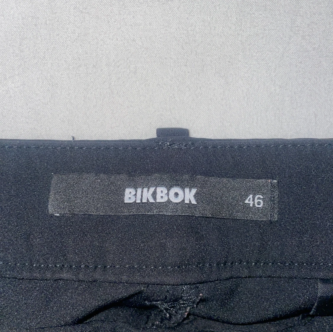 Svarta kostymbyxor från BikBok - 3