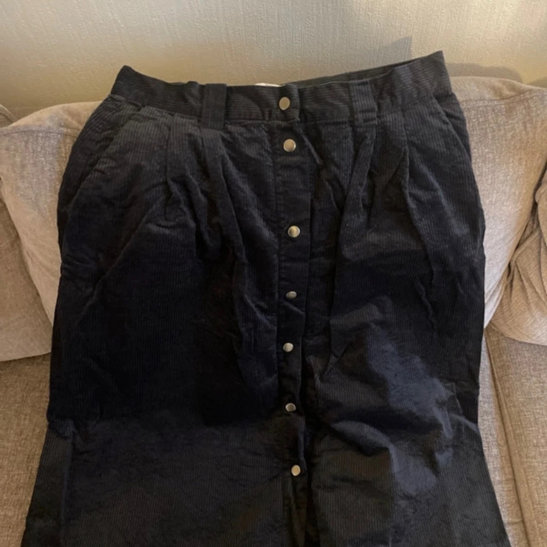 Svart manchesterkjol från Noa Noa