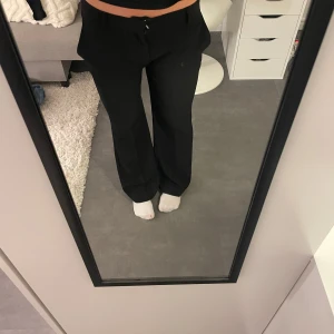 Kostymbyxor - Fina lågmidjade kostymbyxor knappt använda