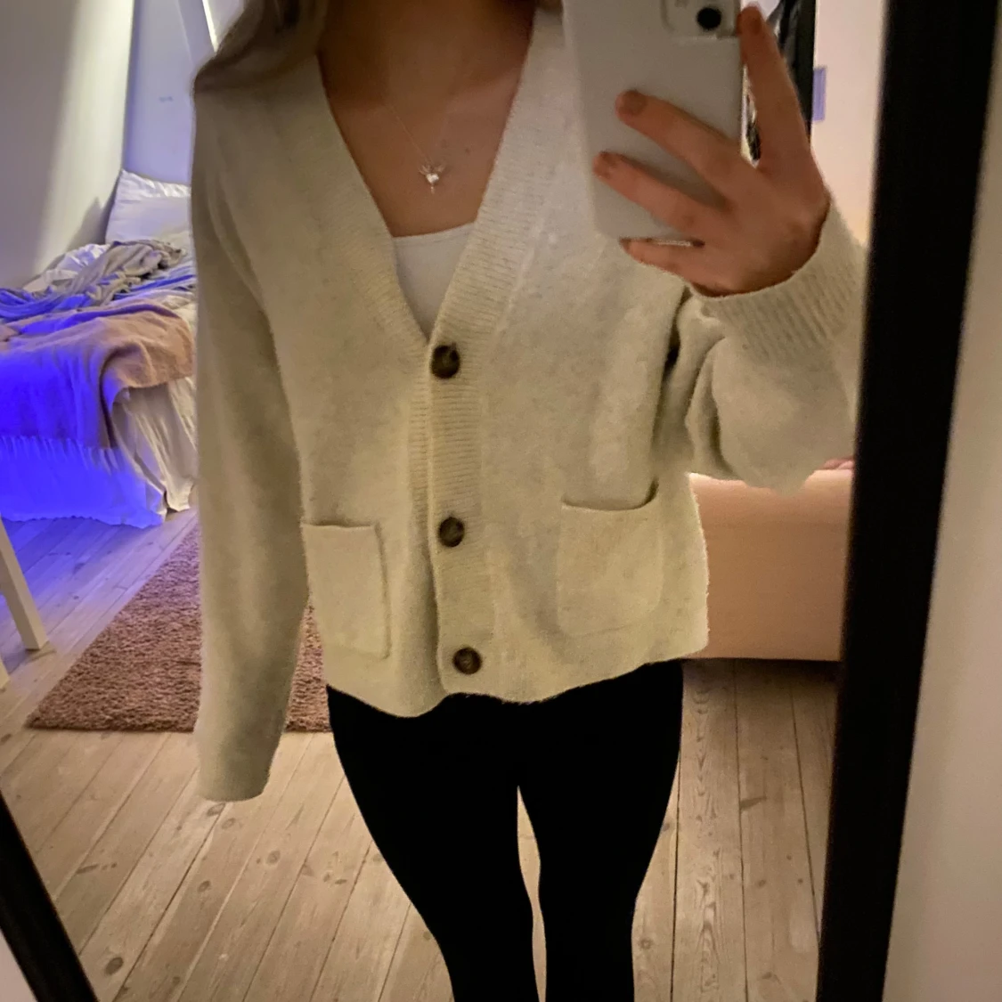 Beige kofta med knappar - 1