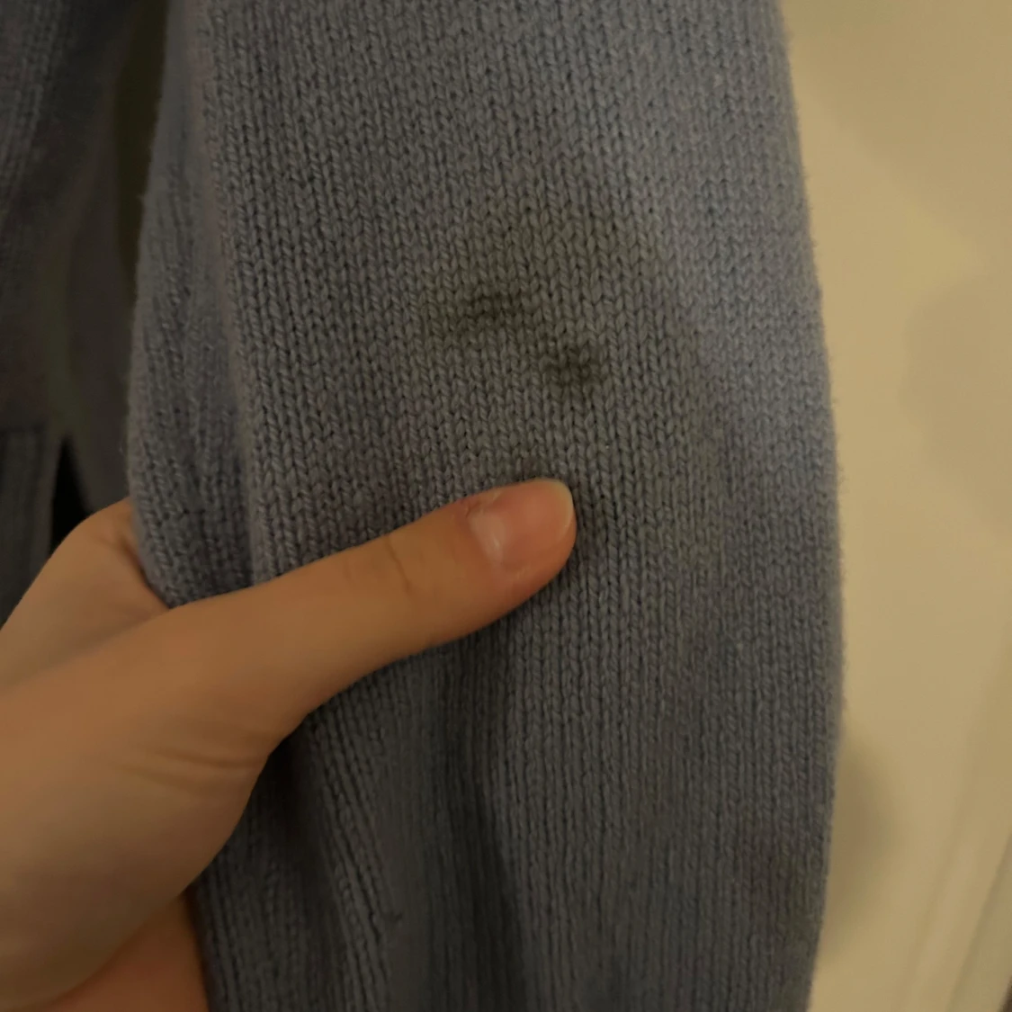 Blå stickad polotröja - 2