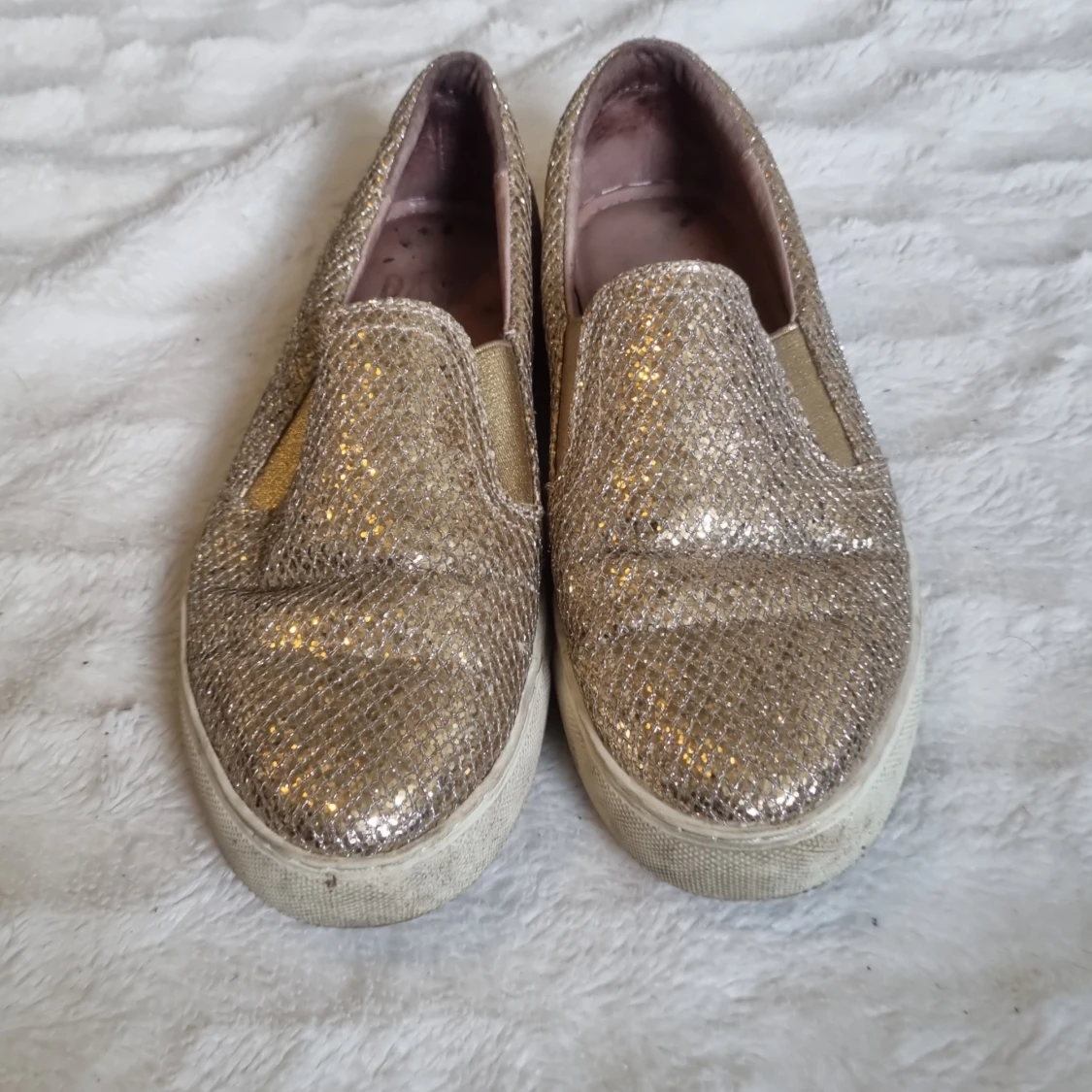 Glittriga slip-on skor - 1