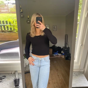 Ljusblå raka jeans - Ljusblå jeans med låg midja 