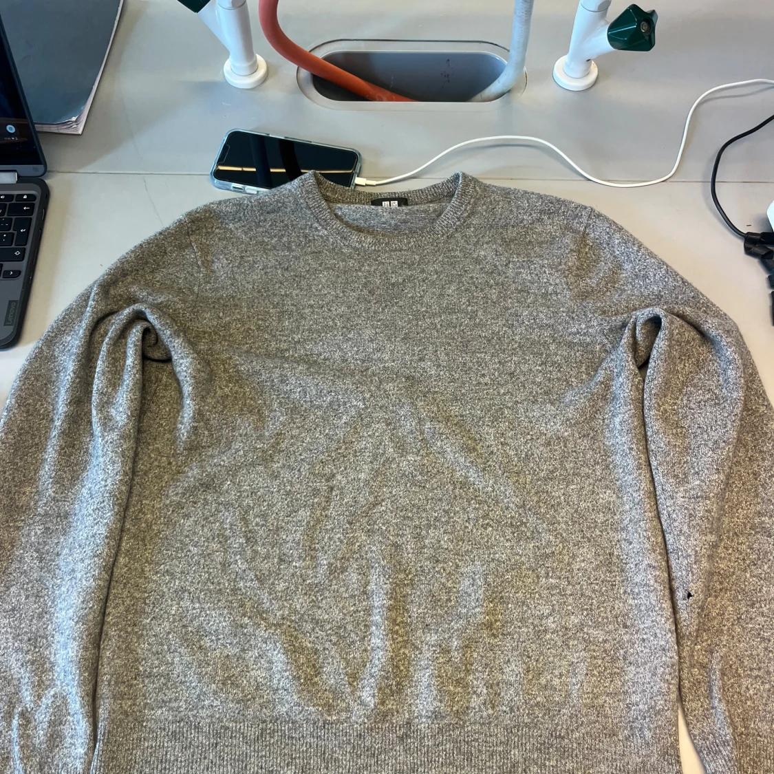 100% cashmere crewneck