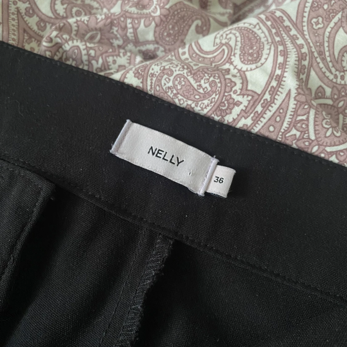 Kostymbyxor från Nelly strl 36 helt NYA! - 1