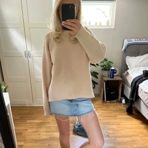 ljusblå jeanskjol - snygg ljusblå jeanskjol:) omsydda shorts