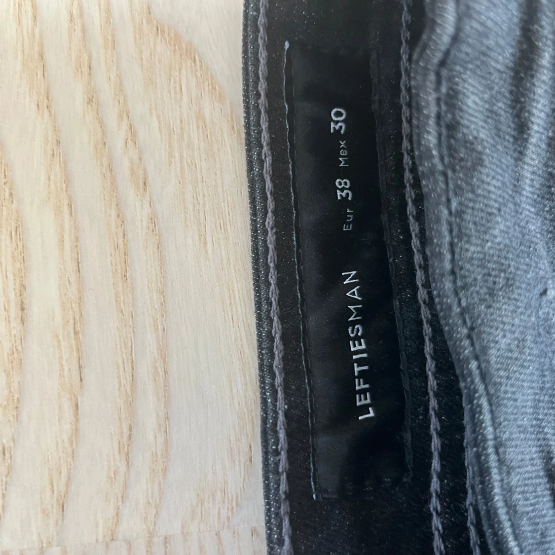 Svarta jeansbyxor från Lefties - 2