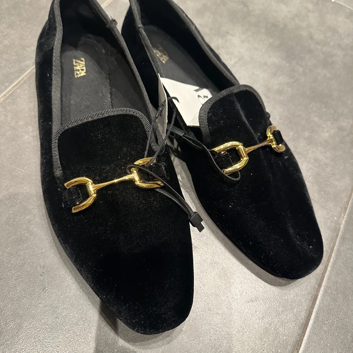svarta loafers från Zara - 1