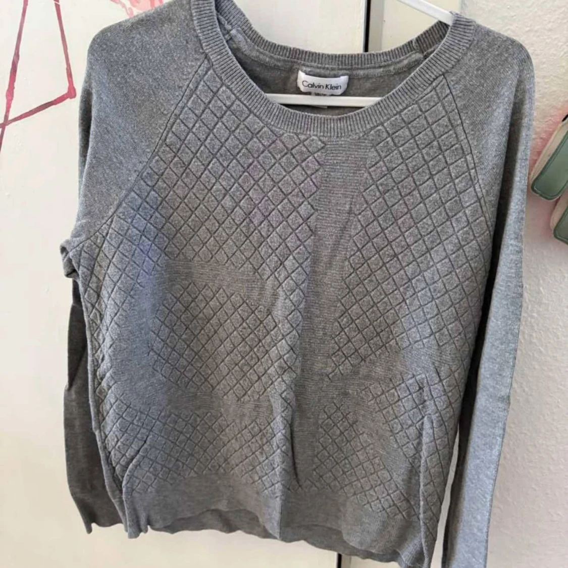 Grå stickad tröja från Calvin Klein och lexington