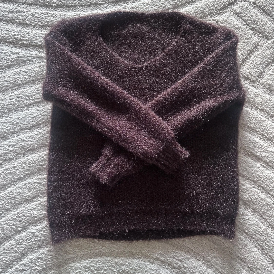 Brun fluffig stickad tröja - 1