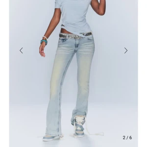 Weekday ljusblå bootcut jeans - Säljer mina typ helt oanvända cheap monday jeans i stl 28/32! Dom är för stora på mig och vill därför sälja så skriv vid intresse!💗helt slutsålda online 💗