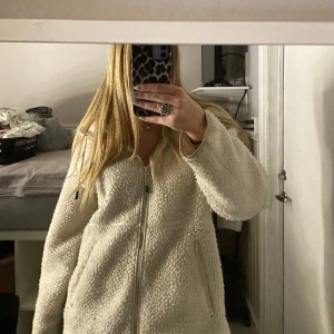 Teddy jacka - Köpt på plick, inga defekter
