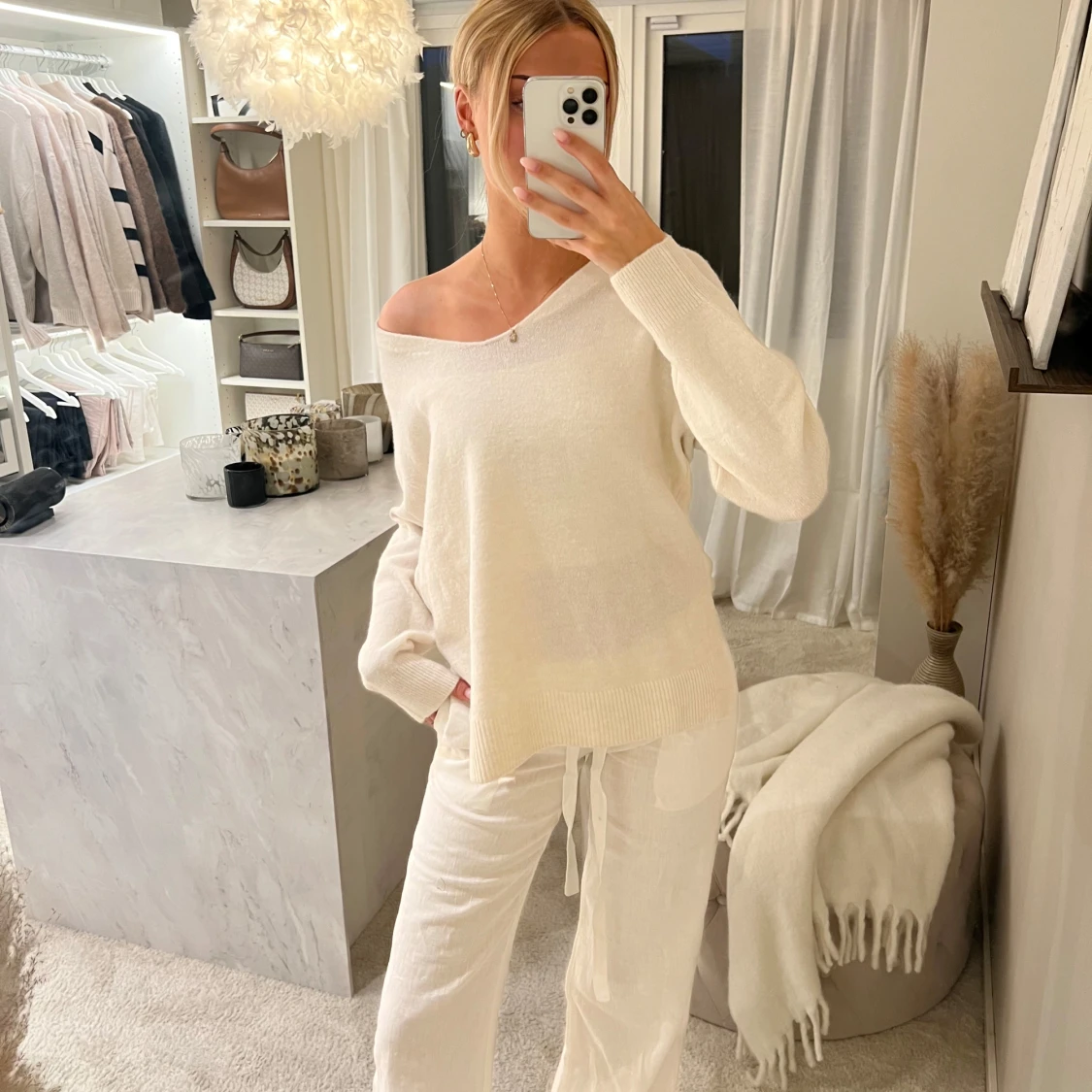 Vit stickad tröja med v-ringning från H&M 