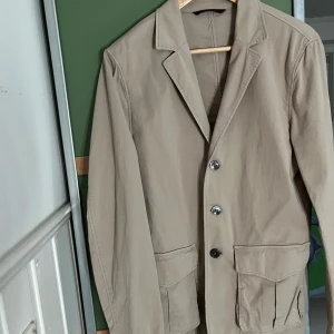 Overshirt Oscar Jacobson - Skön overshirt/kavaj från Oscar Jacobson. Storlek S sitter som S-M. 