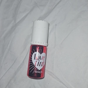 Love tint - Lov tint från benefit nästan helt ny, kolla gärna in min profil 