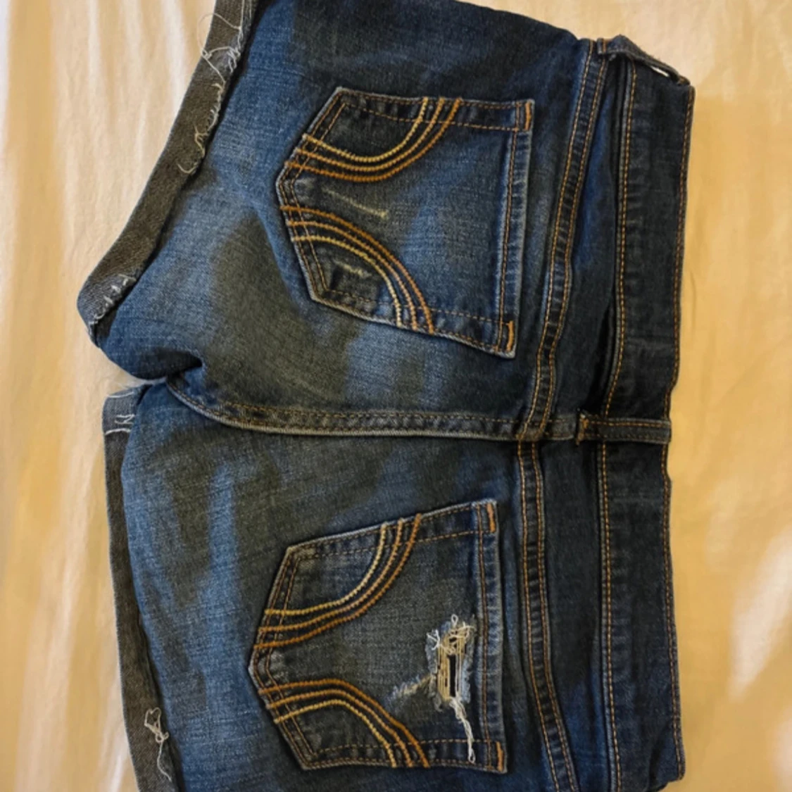 Lågmidjade jeansshorts från Hollister - 4