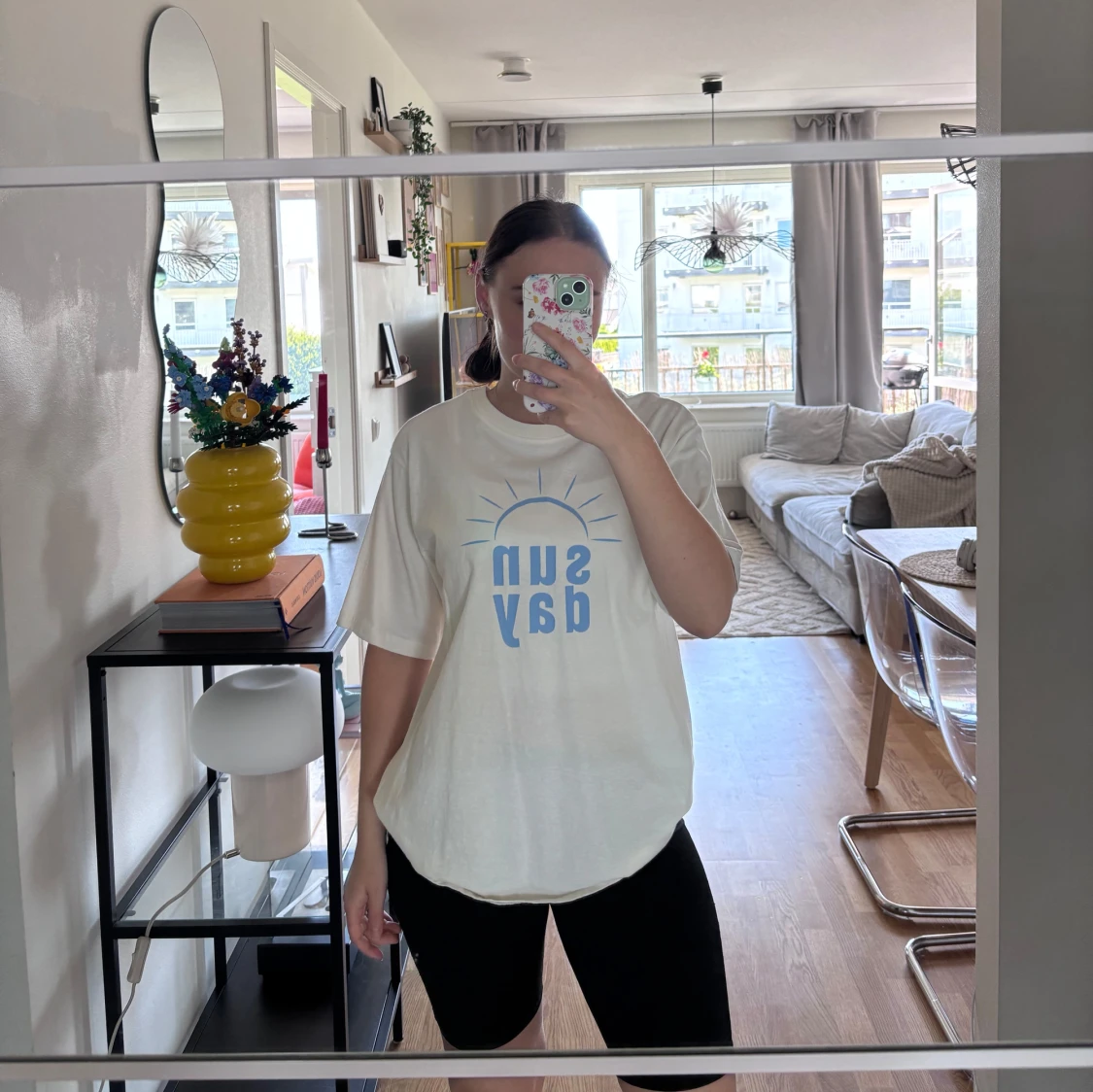 Vit t-shirt med blått Sun Day-tryck - 1