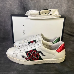 Gucci ace snake sneaker - Mycket fint skick | Size uk 9,5 passar 44  | fraktar spårbart inom 24 timmar |  för att köpa klicka ” köp nu” | vid frågor skriv ett meddelande | dustbag medföljer 