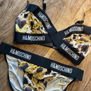 Bikini  - Bikini från H&M x Moschino (storlek S)