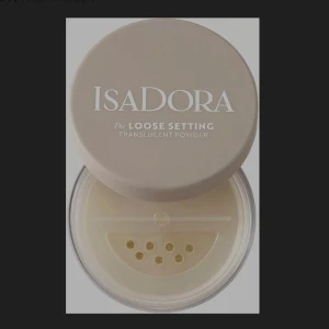 Isadora Loose Setting Powder - Helt ny och oöpnsd🥰 ny pris 140.Translucent löspuder från Isadora i en rund burk med beige lock. Perfekt för att fixera din bas och ge en matt finish utan att kännas tung. Puderet är lätt och passar de flesta hudtoner.