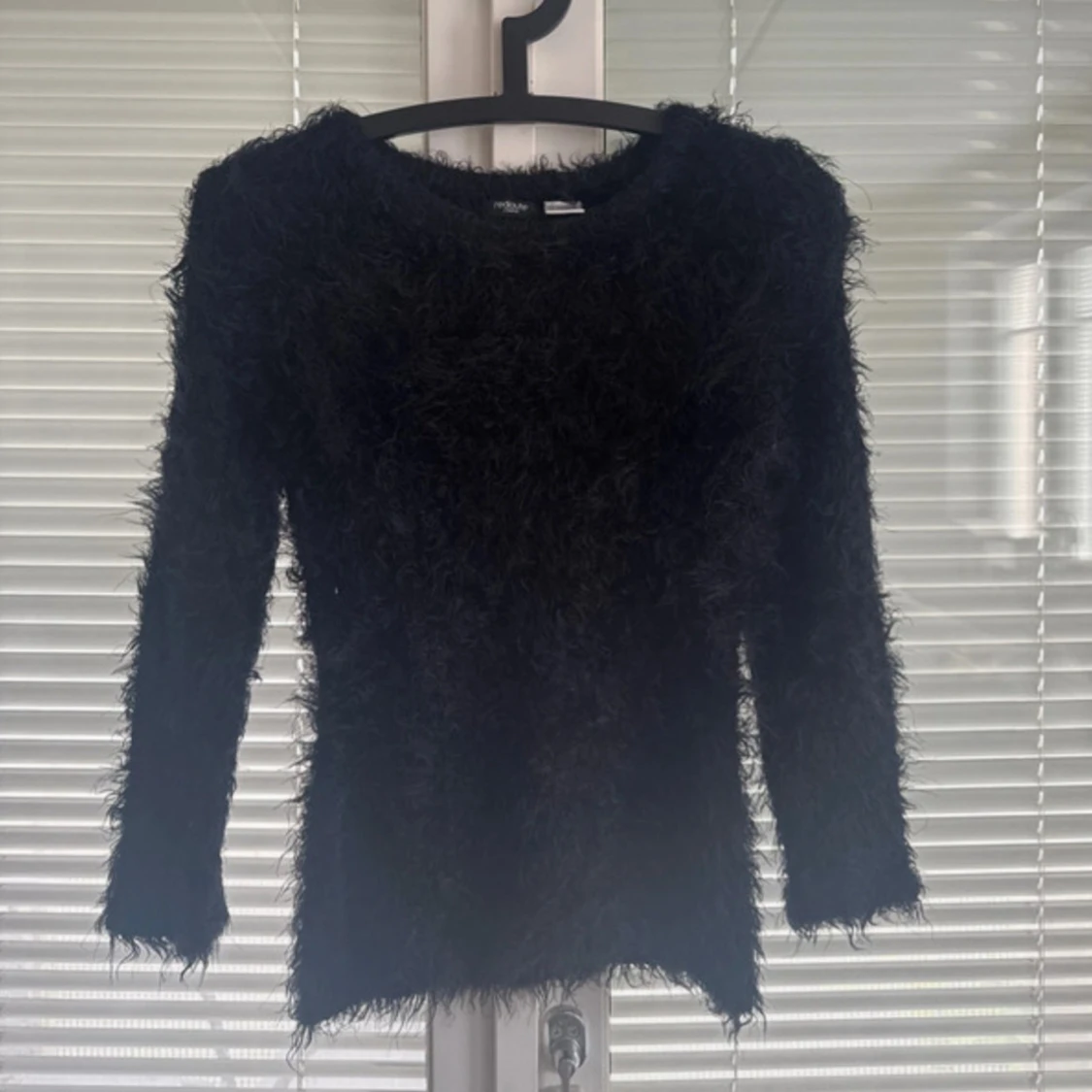 Svart fluffig tröja från Redoute