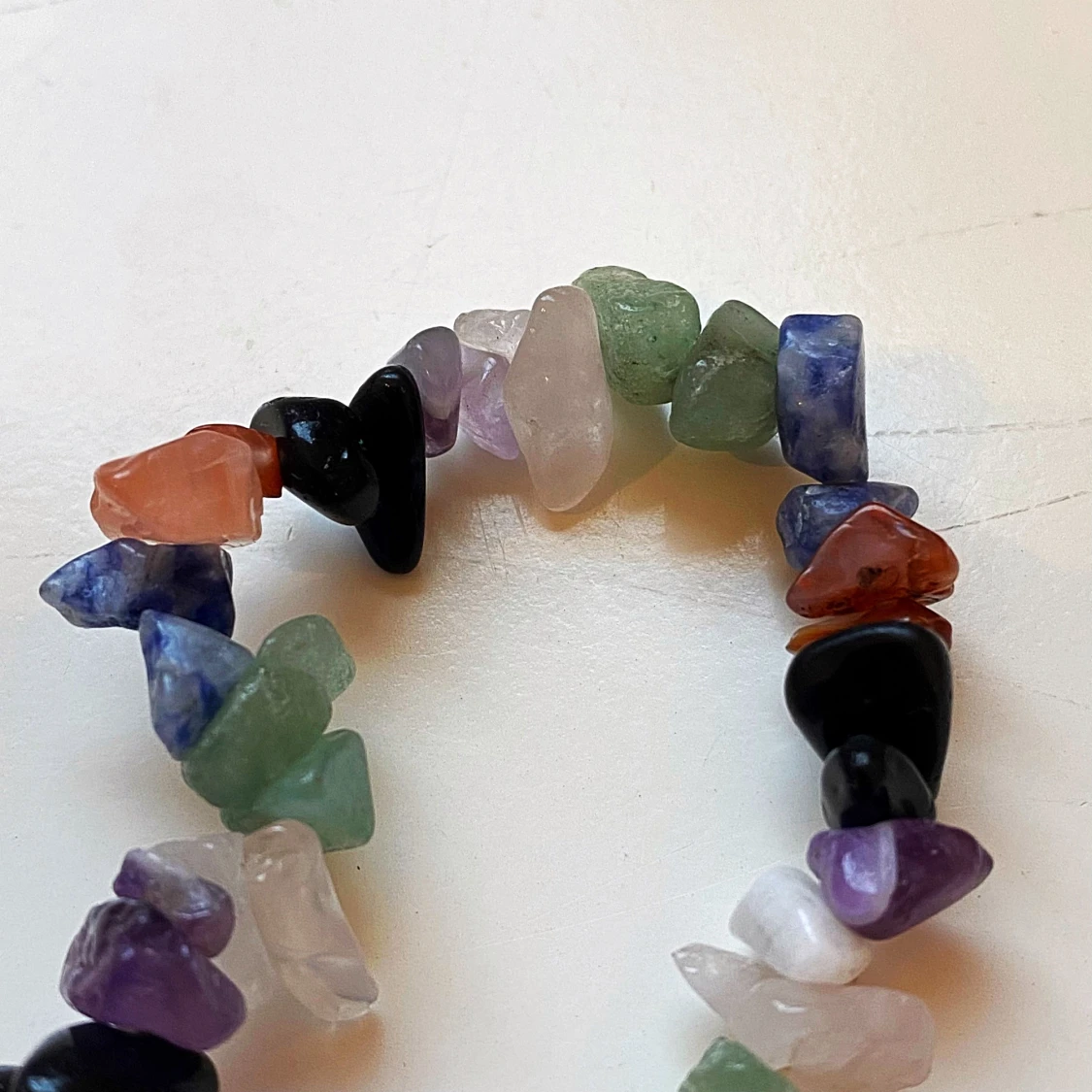 Färgglatt armband med stenar - 2