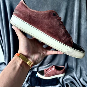 Lanvin skor - Orginalstorlek: uk9/43, men lanvins brukar sitta större, fråga om innermått vid osäkerhet | ingår: Dustbag | fraktar spårbart eller möts upp i Täby