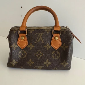 Louis Vuitton väska  - Nano speedy väska från Louis Vuitton. Super fint skick. Pris kan diskuteras.💞💞