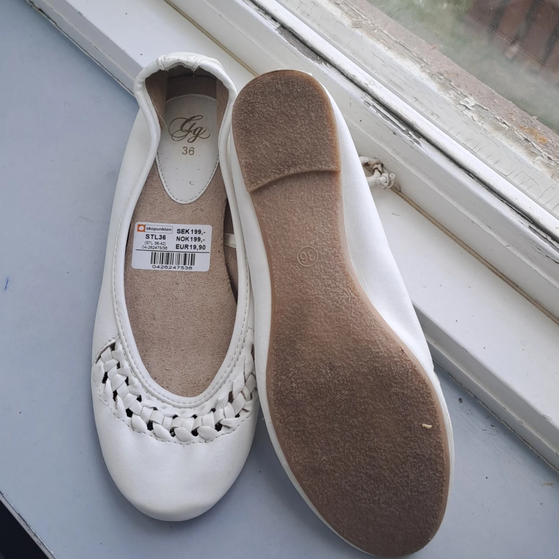 Vita ballerinaskor med flätad detalj - 1