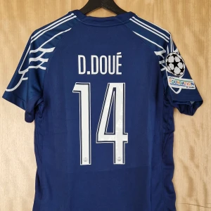 Désiré Doué fotbollströja PSG 24-25 - Désiré Doué PSG repIika fotbollströja 24-25. Helt ny med tag. Storlek: Small