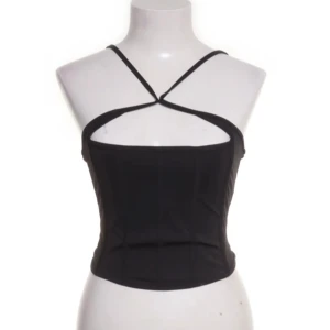 Halternecktopp - Topp från bershka i storlek s. använd ”köp nu”. 25/6-2025