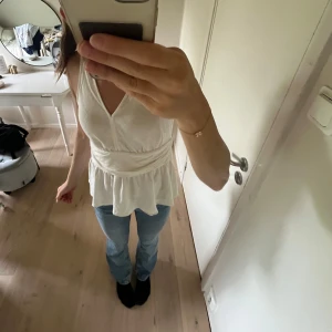 Snygga blå Jeans!!!!!!! -  Jag säljer nu ett par jättefina blå jeans eftersom de inte kommer till användning. Dem passar till nästan till allt. Skriv gärna vid funderingar! Pris kan alltid diskuteras 🥰💓