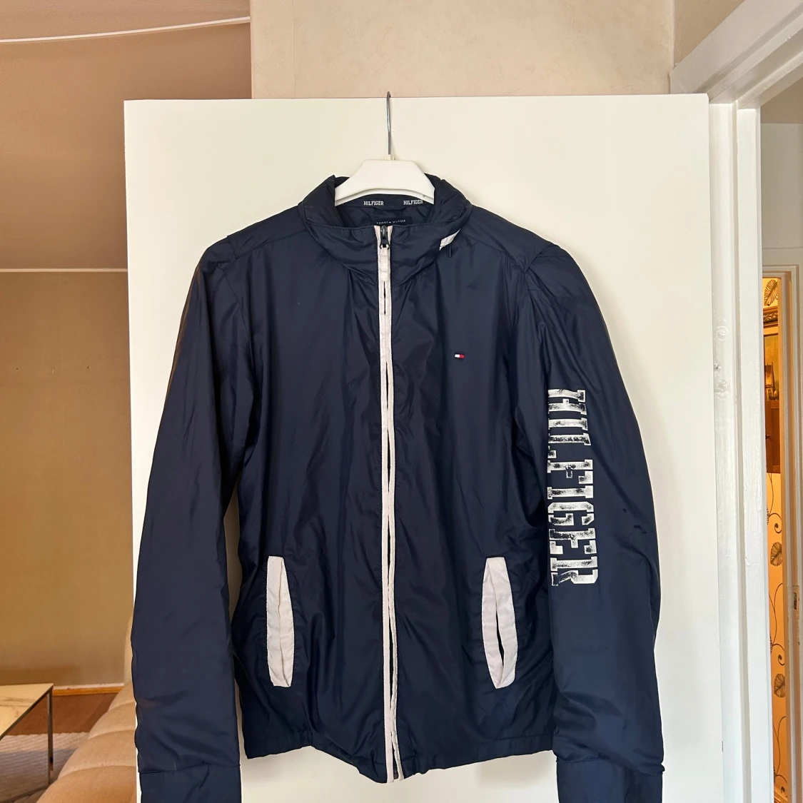 Mörkblå vindjacka Tommy Hilfiger