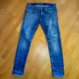 Tiger of sweden jeans  - Tjena säljer ett par Tiger of sweden jeans, säljer de pga för små för mig.