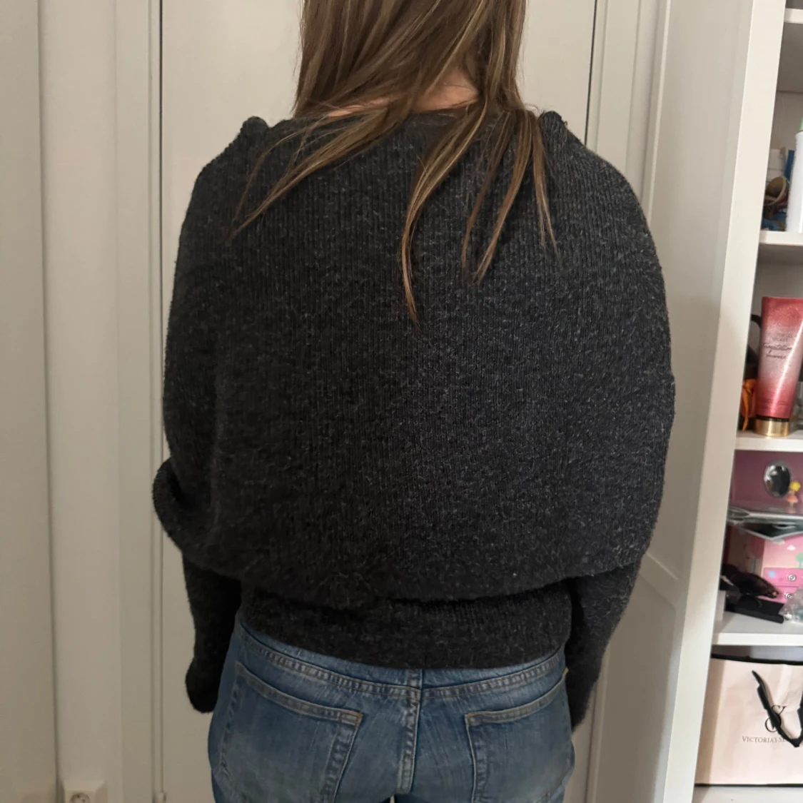 Mörkgrå stickad tröja - 1