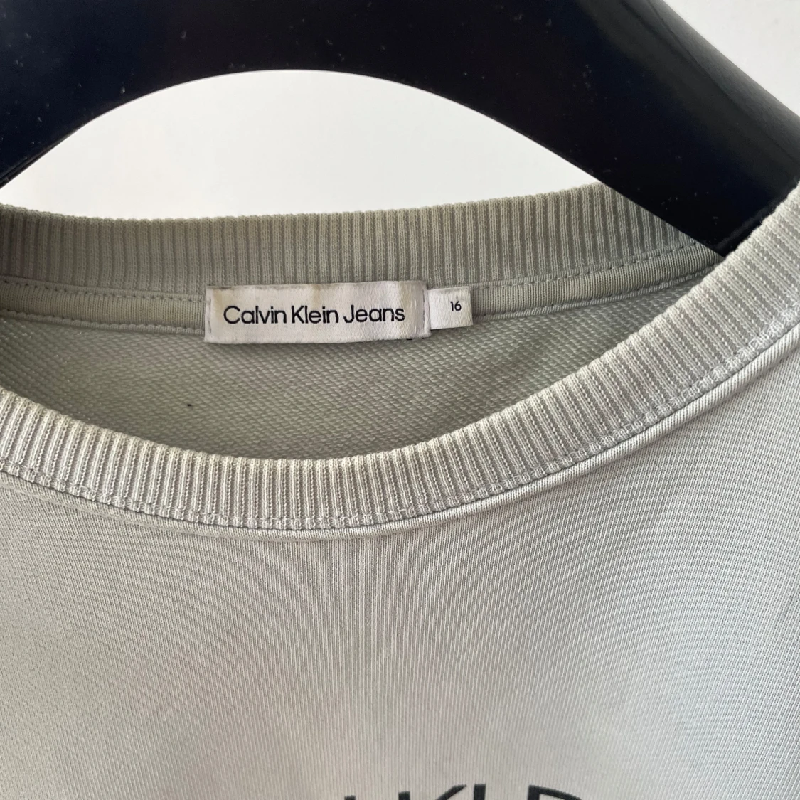 Ljusgrå sweatshirt från Calvin Klein Jeans - 3