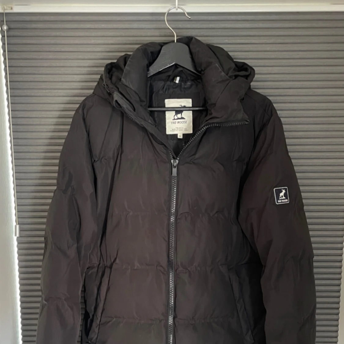 Svart dunjacka från Fat Moose
