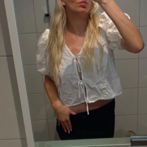 Ginatricot blus - Super fin ginatricot blus i ”skjorta” material, knappt använd men behöver strykas där av priset!☀️