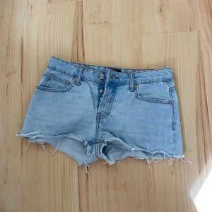 Shorts från lager 157 - Ljusblå shorts från lager 157 storlek S. Säljs då de inte kommer till användning. Endast använda en gång. Förra årets modell! Kom med bud😊