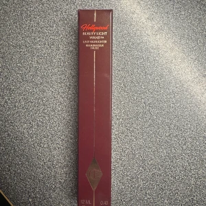 Charlotte Tilbury Hollywood Beauty Light Wand - Charlotte Tilbury Hollywood Beauty Light Wand i färgen Spotlight. Oanvänd och oöppnad 